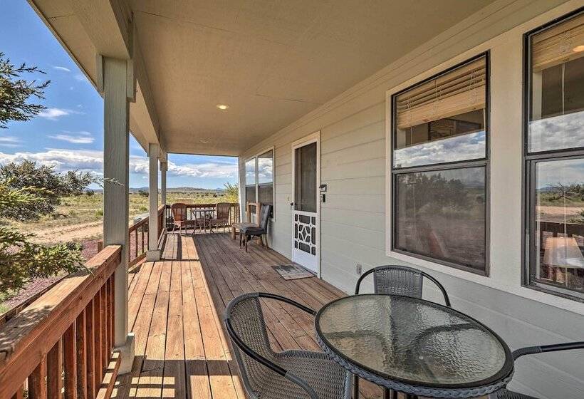 Williams Grand Canyon Escape: Stargaze & Hike!