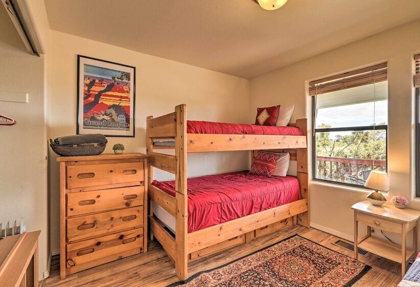 Williams Grand Canyon Escape: Stargaze & Hike!