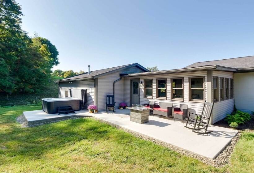 Hidden Hollow  Family Home In Amish Country!