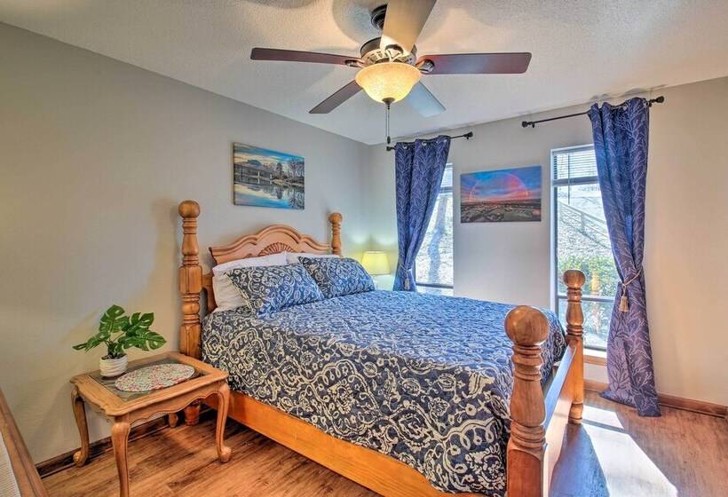 < 1 Mi To Lake: Hot Springs Village Escape W/ Deck
