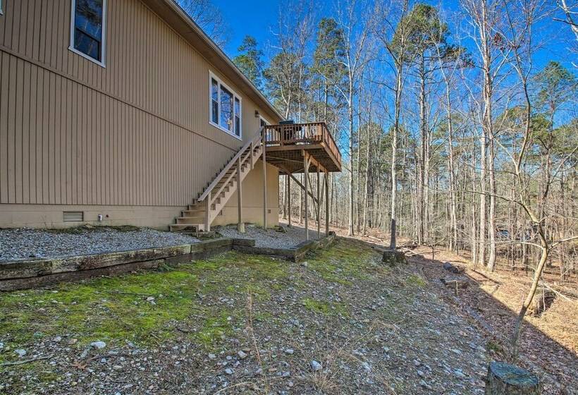 < 1 Mi To Lake: Hot Springs Village Escape W/ Deck