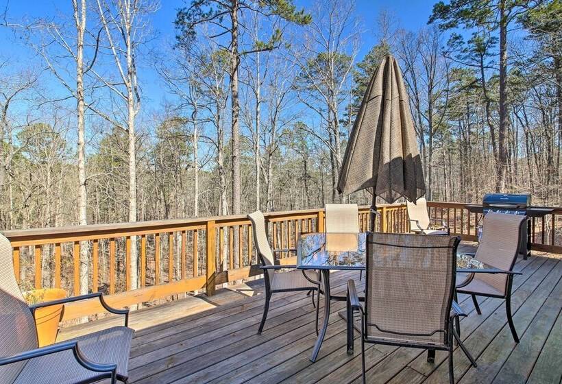 < 1 Mi To Lake: Hot Springs Village Escape W/ Deck