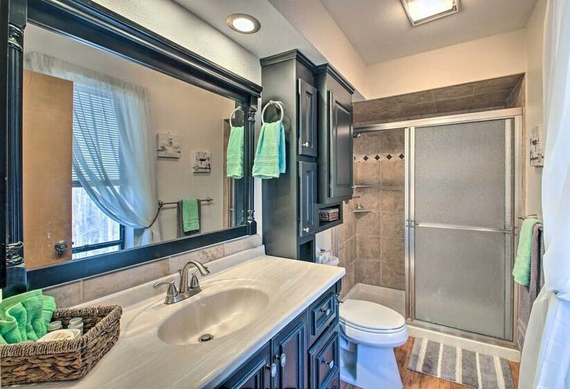 < 1 Mi To Lake: Hot Springs Village Escape W/ Deck