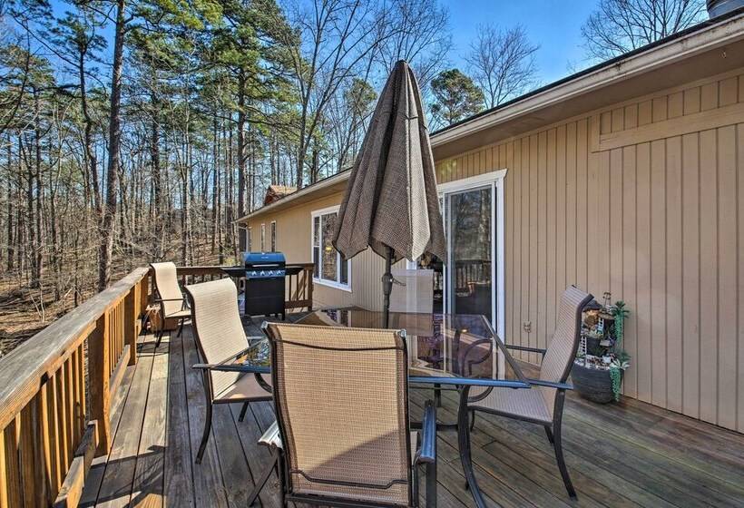 < 1 Mi To Lake: Hot Springs Village Escape W/ Deck