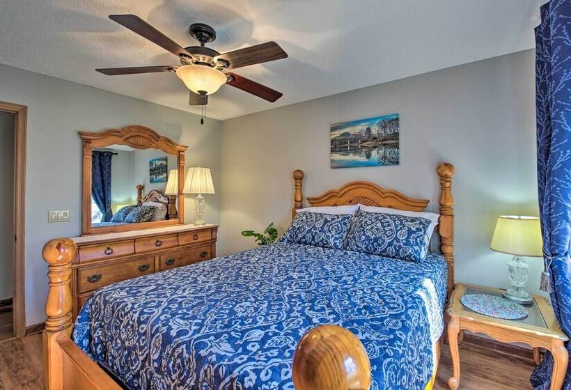 < 1 Mi To Lake: Hot Springs Village Escape W/ Deck