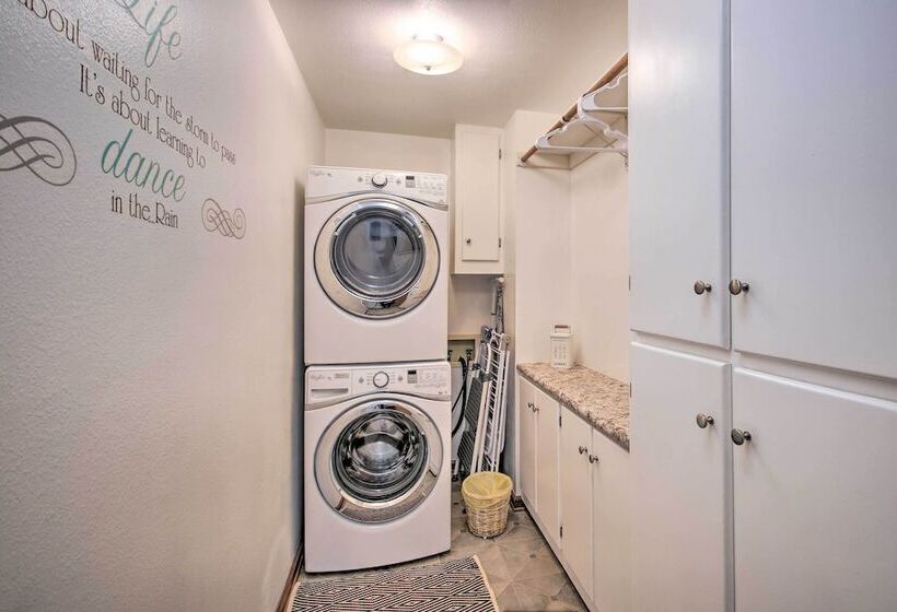 < 1 Mi To Lake: Hot Springs Village Escape W/ Deck