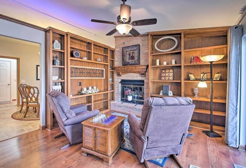 < 1 Mi To Lake: Hot Springs Village Escape W/ Deck