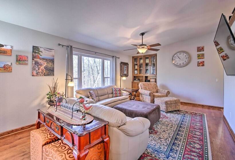 < 1 Mi To Lake: Hot Springs Village Escape W/ Deck