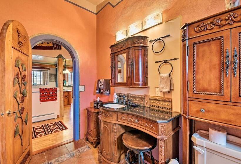 House On 1 1/2 Acres   30 Mins To Taos Ski Valley!