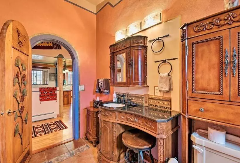 House On 1 1/2 Acres   30 Mins To Taos Ski Valley!