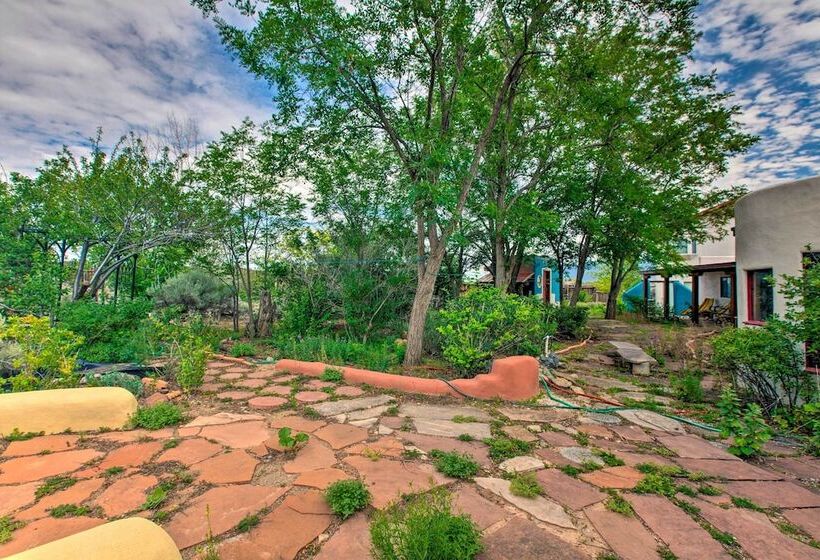 House On 1 1/2 Acres   30 Mins To Taos Ski Valley!