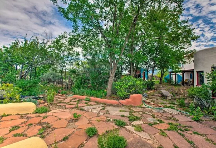 House On 1 1/2 Acres   30 Mins To Taos Ski Valley!