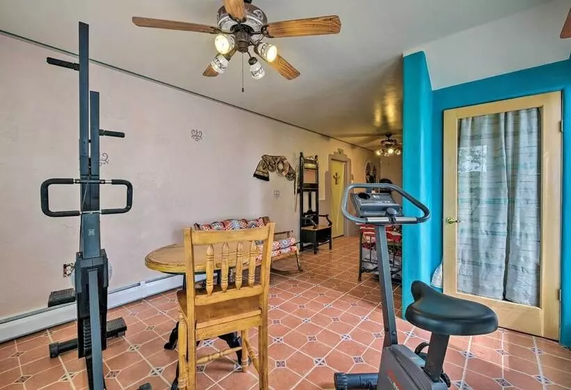 House On 1 1/2 Acres   30 Mins To Taos Ski Valley!