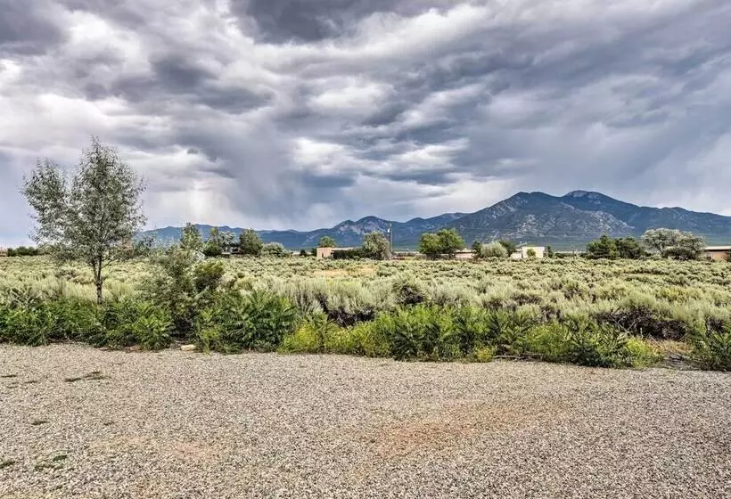 House On 1 1/2 Acres   30 Mins To Taos Ski Valley!