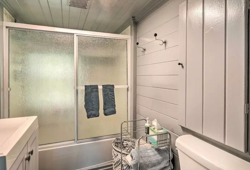 Lake Livin  Cozy Cabin W/ Dock, Tiki Bar, 2 Kayaks