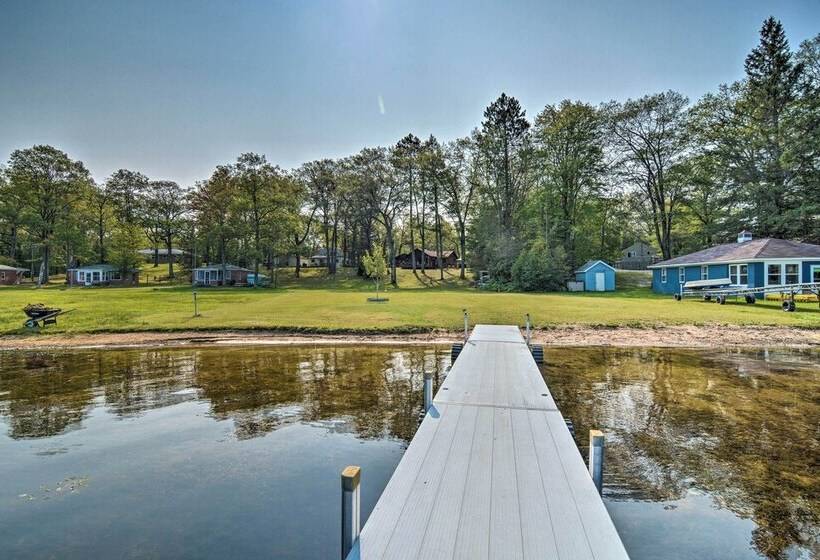 Lake Livin  Cozy Cabin W/ Dock, Tiki Bar, 2 Kayaks