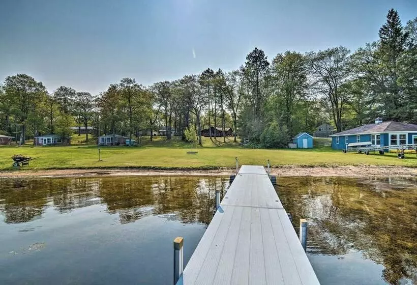 Lake Livin  Cozy Cabin W/ Dock, Tiki Bar, 2 Kayaks