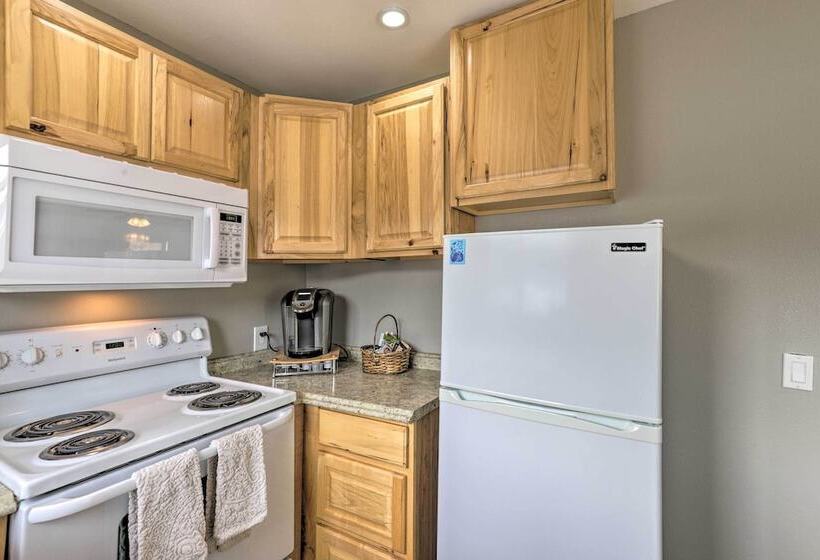 Lake Loon Hillside Cottage W/ Private Deck!