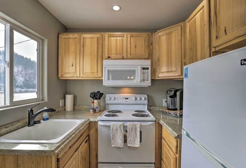 Lake Loon Hillside Cottage W/ Private Deck!