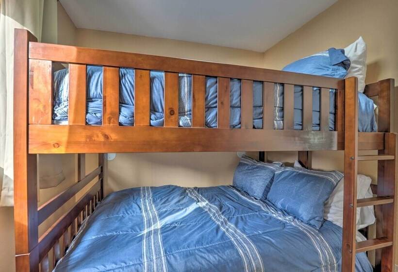 Lake Loon Hillside Cottage W/ Private Deck!