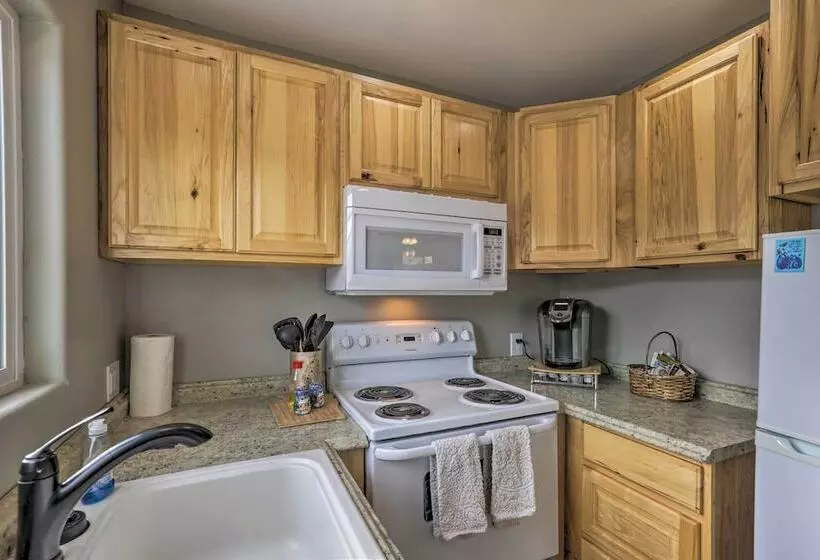 Lake Loon  Hillside  Cottage W/ Private Deck!