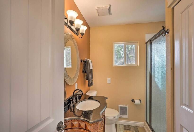 Lake Loon Hillside Cottage W/ Private Deck!