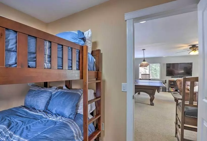 Lake Loon  Hillside  Cottage W/ Private Deck!