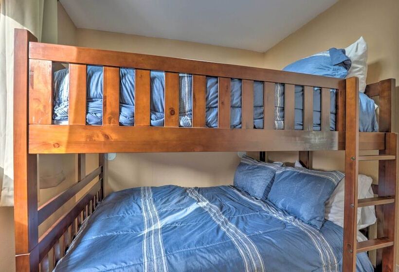 Lake Loon Hillside Cottage W/ Private Deck!