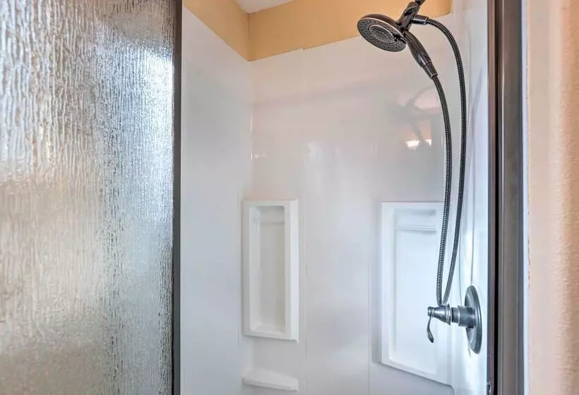 Lake Loon  Hillside  Cottage W/ Private Deck!