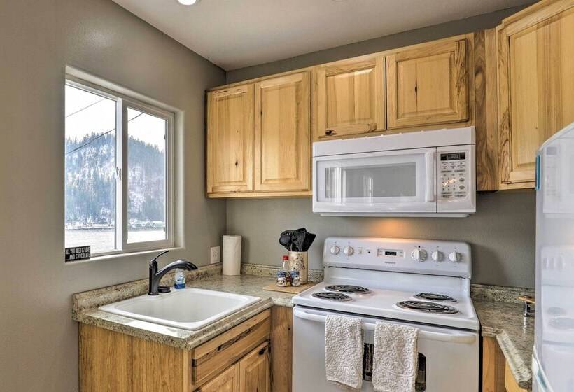 Lake Loon Hillside Cottage W/ Private Deck!