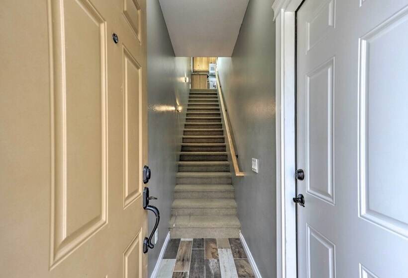 Lake Loon Hillside Cottage W/ Private Deck!