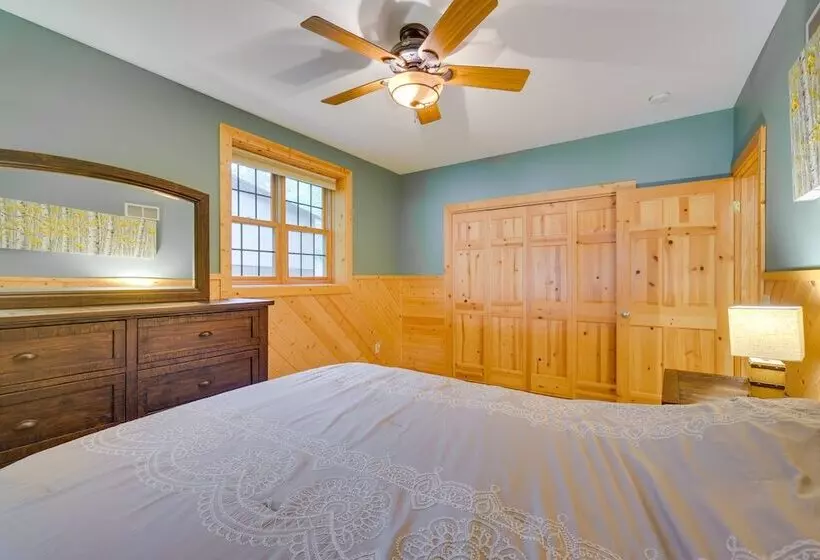 Lakefront Wisconsin Cabin With Boat Dock!