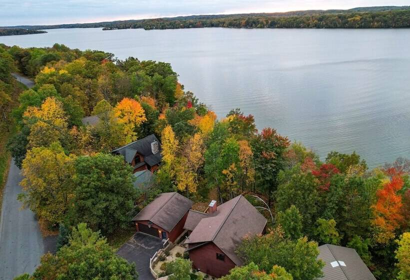 Lakefront Wisconsin Cabin With Boat Dock!
