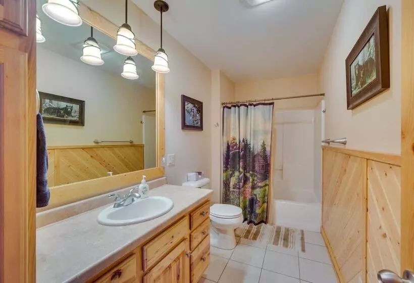 Lakefront Wisconsin Cabin With Boat Dock!