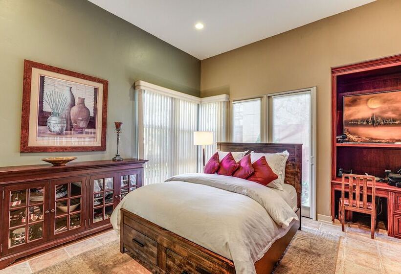 Chic California Escape W/ Pool, Hot Tub & Patio!