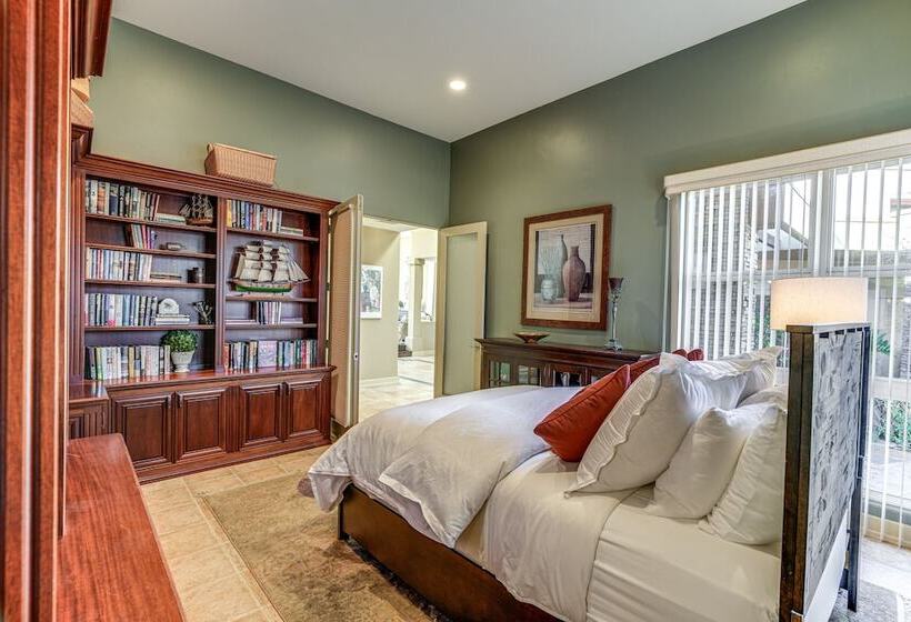 Chic California Escape W/ Pool, Hot Tub & Patio!