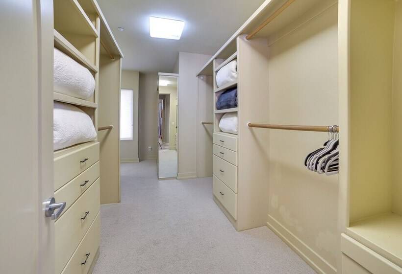 Chic California Escape W/ Pool, Hot Tub & Patio!