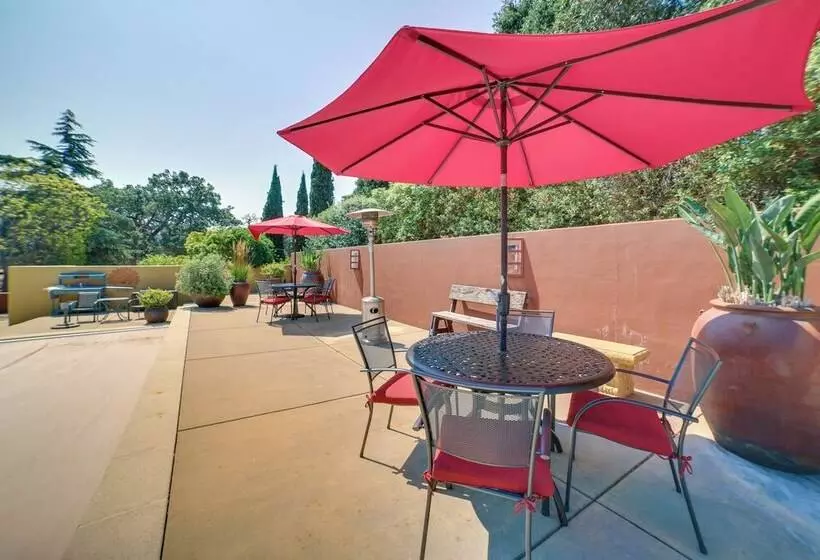 Chic California Escape W/ Pool, Hot Tub & Patio!