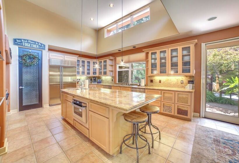 Chic California Escape W/ Pool, Hot Tub & Patio!