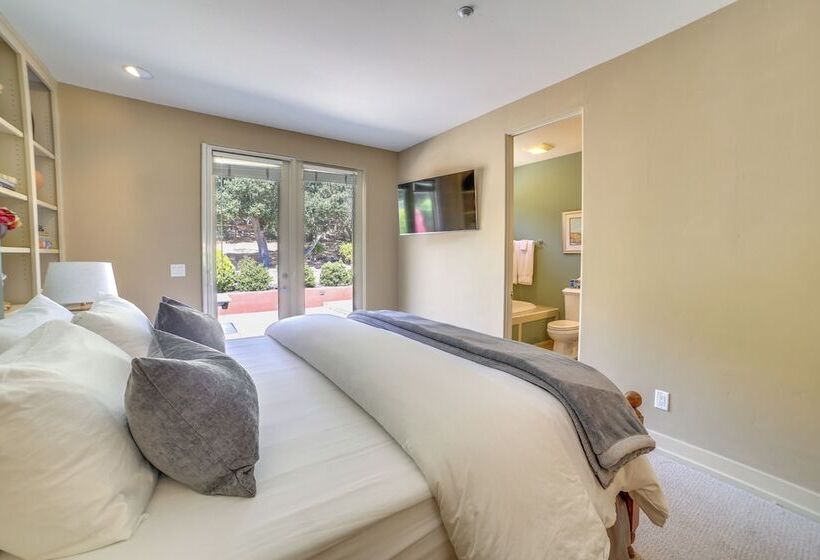 Chic California Escape W/ Pool, Hot Tub & Patio!