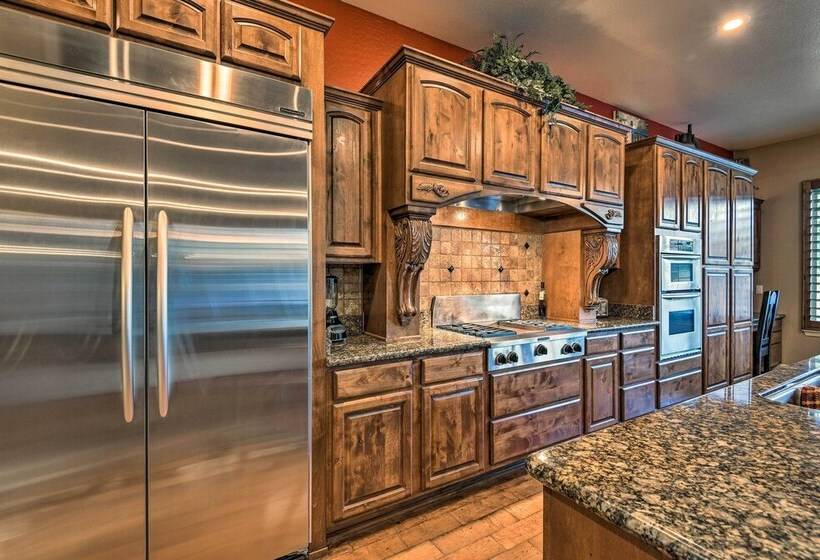 Luxe Gilbert Home W/ Heated Pool + Putting Green!