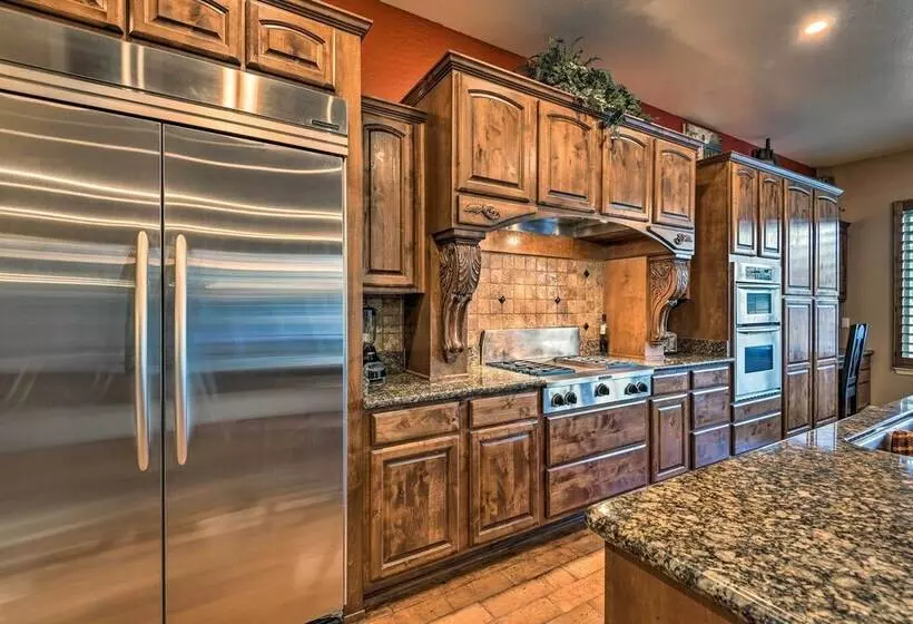 Luxe Gilbert Home W/ Heated Pool + Putting Green!