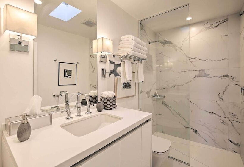 Luxe Palm Desert Home: Patio, Grill & Mtn Views!