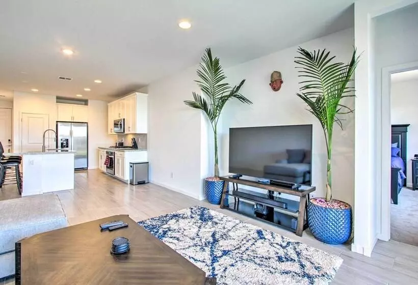 Surprise Vacation Home W/ Pool Access Near Golfing