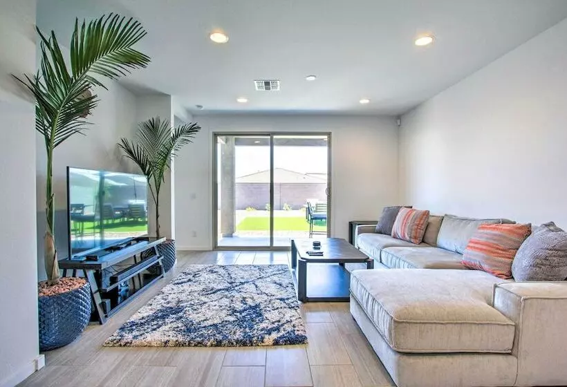 Surprise Vacation Home W/ Pool Access Near Golfing