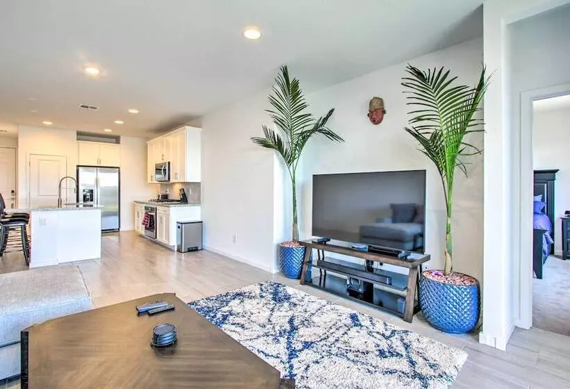 Surprise Vacation Home W/ Pool Access Near Golfing