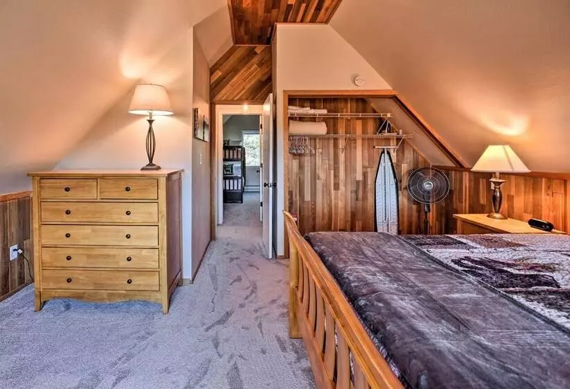 Mountain Haven  W/ Deck + Pikes Peak Views!