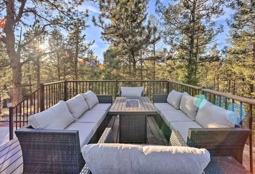 Mountain Haven  W/ Deck + Pikes Peak Views!
