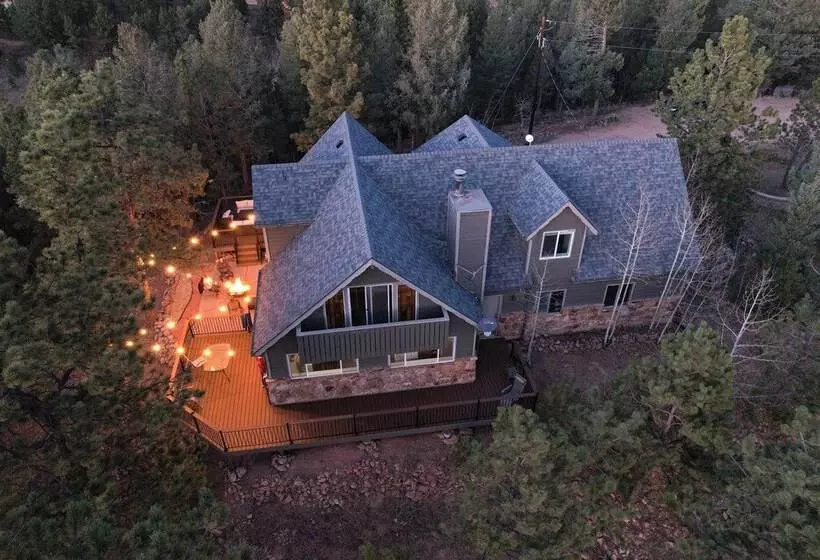 Mountain Haven  W/ Deck + Pikes Peak Views!
