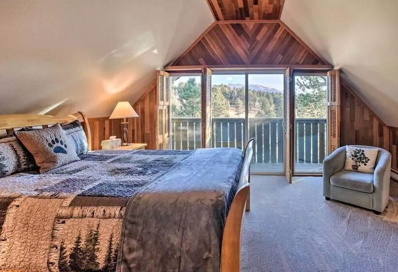 Mountain Haven  W/ Deck + Pikes Peak Views!